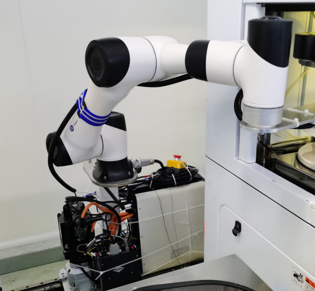 Kuka Robotic Arm น้ำหนักบรรทุก 10 กก. แทนที่ Kuka สำหรับร้านวัสดุก่อสร้างในห้องสมุด