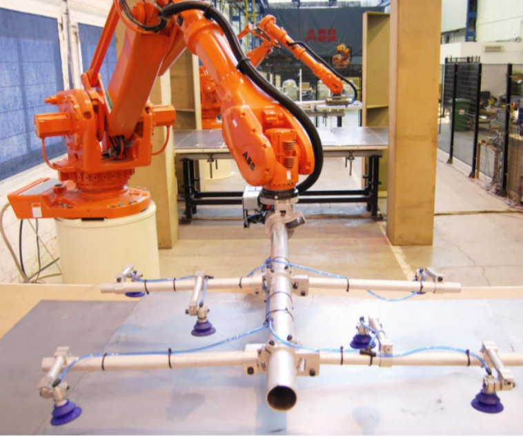อุปกรณ์เชื่อมแขนหุ่นยนต์ Kuka Abb จับแผงเซลล์แสงอาทิตย์ในอุตสาหกรรมไฟฟ้าโซลาร์เซลล์เป็นไขควง
