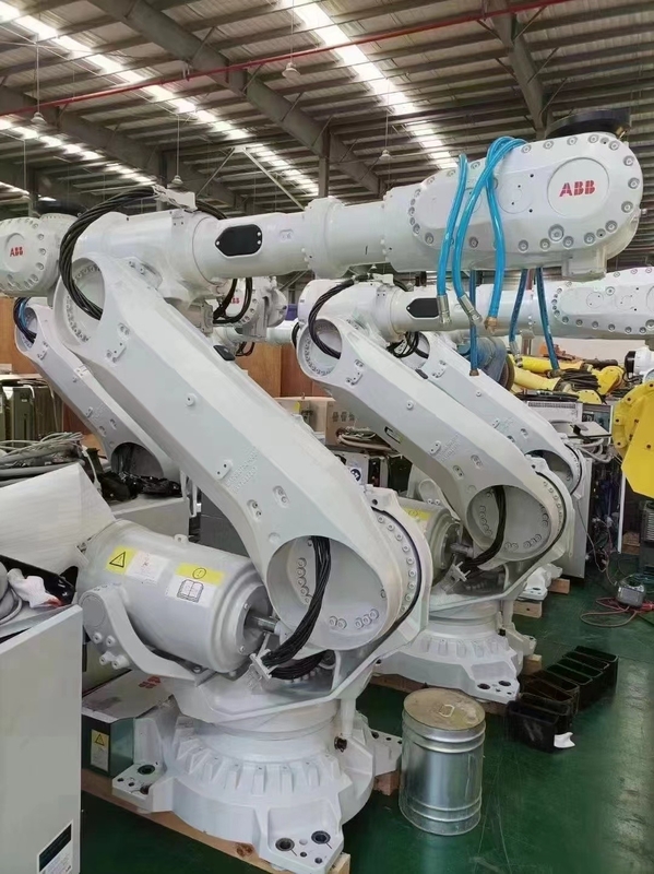 แขนหุ่นยนต์ความแม่นยำสูงหลายแกน Abb Arm โหลด 200 กก. ABB6700 การจัดการคลังสินค้าซ้อน