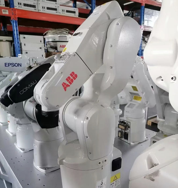 ABB IRB1200-5/0.9 แขนหุ่นยนต์อุตสาหกรรม 6 แกนทำงานร่วมกับ Vision Robot ได้ดีในการประกอบ