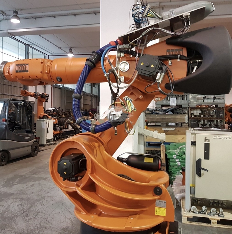 Kuka Kr 500 แขนหุ่นยนต์ 6 แกนสำหรับการผลิตที่จับชิ้นส่วนขนาดใหญ่หนัก 500 กก